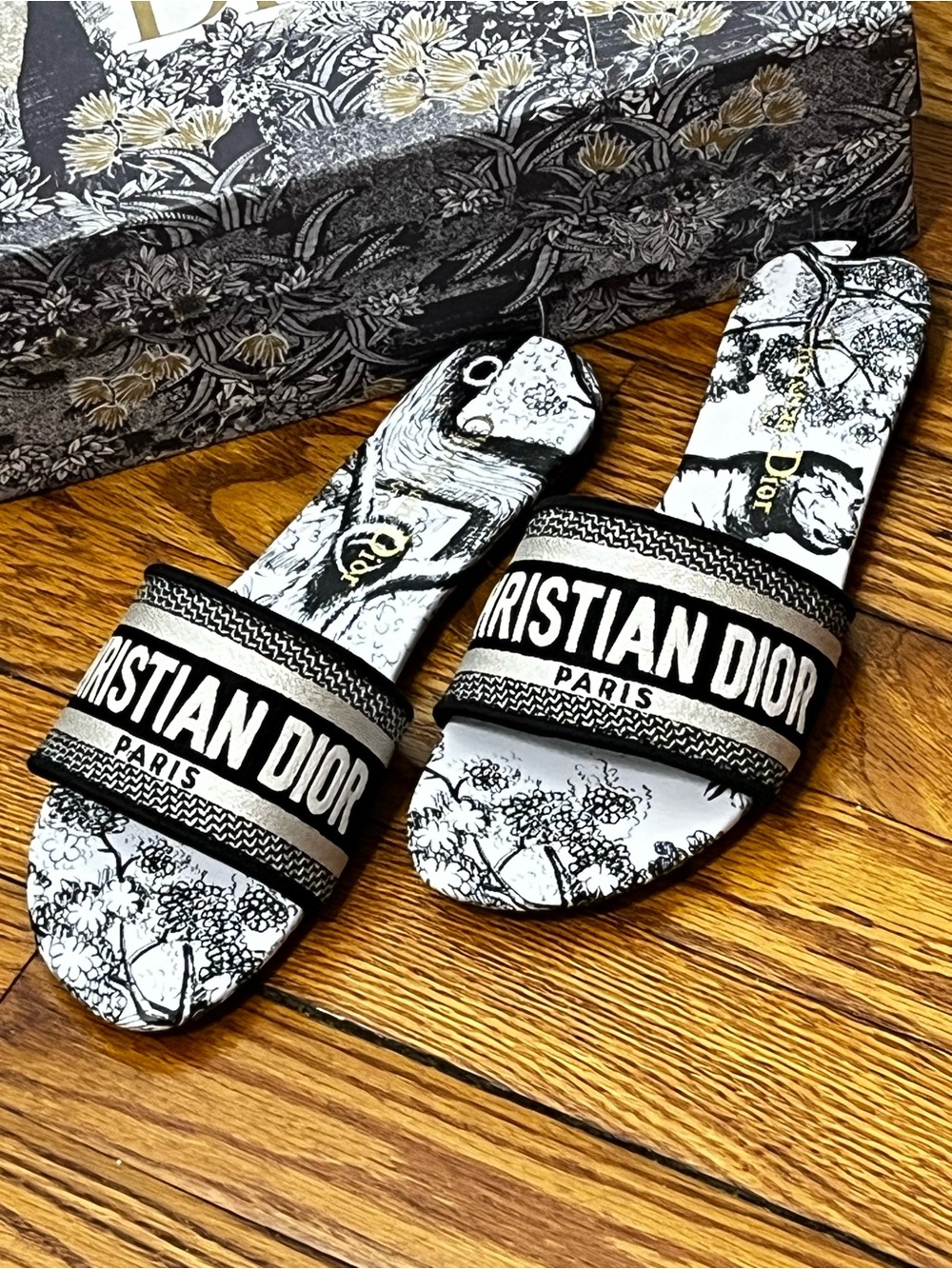 Black & White Stylish Sandals - Picture 3 of 7